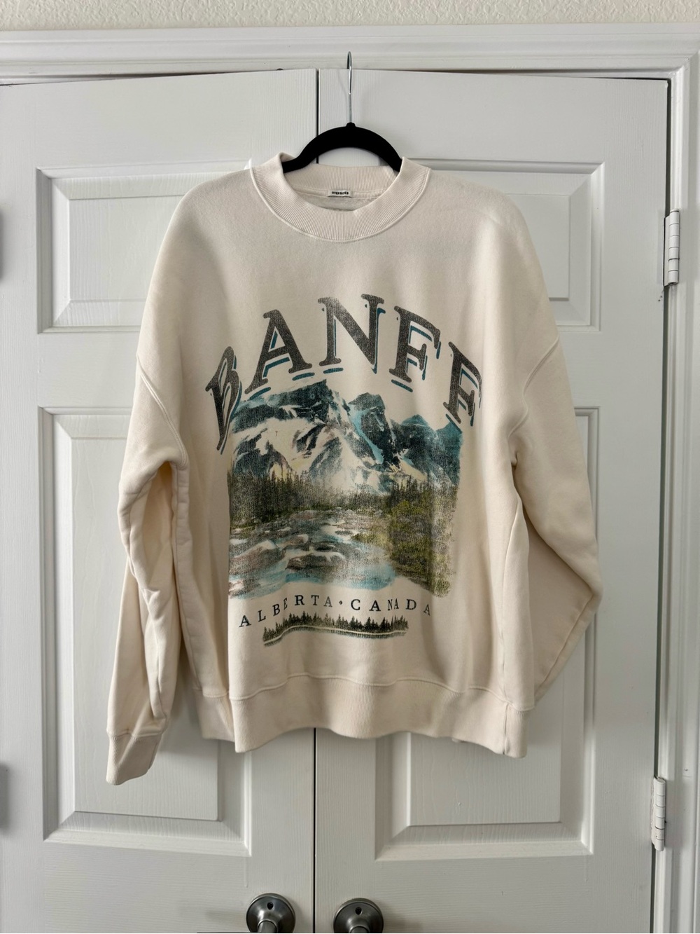 NWOT Abercrombie & Fitch Cream Banff Graphic Crewneck